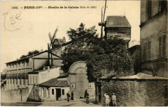 Carte postale ancienne Montmartre - Le Moulin de la Galette
                                                                     à Paris 18e
                                