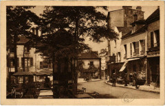 Carte postale ancienne La Place du Tertre
                                                                     à Paris 18e
                                