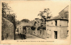 Carte postale ancienne Montmartre - Carrefour des rues de l'Abreuvoir et des Saules
                                                                     à Paris 18e
                                