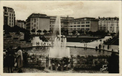 Carte postale ancienne Square Saint-Lambert
                                                                     à Paris 15e
                                