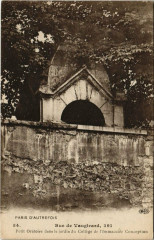 Carte postale ancienne Rue de Vaugirard - Petit Oratoire dans le Jardin du Collège de l'Immaculée Conception
                                                                     à Paris 15e
                                