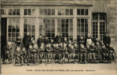 Carte postale ancienne Asile des Jeunes Infirmes - rue Lecourbe - Infirmerie
                                                                     à Paris 15e
                                