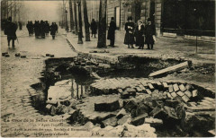 Paris 8e - Après le retrait des eaux, Boulevard Haussmann à Paris 8e