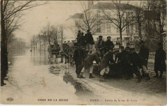 Carte postale ancienne Crue de la Seine - Entrée de la rue de Lyon
                                                                     à Paris 12e
                                