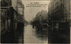 Carte postale ancienne Inondations de janvier 1910 - Avenue Ledru-Rollin
                                                                     à Paris 12e
                                