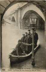 Carte postale ancienne Crue de la Seine - Le Passeur, du Pont National au Pont de Tolbiac
                                                                     à Paris 13e
                                