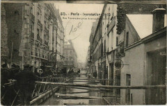 Inondations 1910 - Rue Traversière prise Avenue Daumesnil à Paris 12e