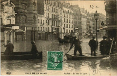 Carte postale ancienne Crue de la Seine - La rue de Lyon
                                                                     à Paris 12e
                                