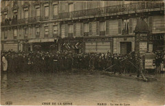 Carte postale ancienne Crue de la Seine - La rue de Lyon
                                                                     à Paris 12e
                                