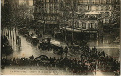 Inondations de janvier 1910 - Le Boulevard Diderot et la rue de Bercy à Paris 12e