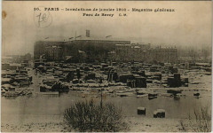 Carte postale ancienne Inondations de Janvier 1910 - Magasins Généraux - Parc de Bercy
                                                                     à Charenton-le-Pont
                                