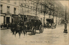 Carte postale ancienne Inondations de Paris, janvier 1910 - Avenue Daumesni
                                                                     à Paris 12e
                                