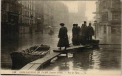 Carte postale ancienne Inondations de Paris (Janvier 1910) - Boulevard Diderot vers le Quai de la Rapée
                                                                     à Paris 12e
                                
