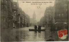 Carte postale ancienne Inondations de janvier 1910 - La rue de Lyon
                                                                     à Paris 12e
                                