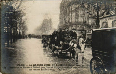 Carte postale ancienne La grande crue de la Seine (Janvier 1910) - Inondation du Boulevard Diderot
                                                                     à Paris 12e
                                