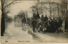 Carte postale ancienne Crue de la Seine - Entrée de la rue de Lyon
                                                                     à Paris 12e
                                