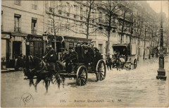 Carte postale ancienne Inondations de Paris, janvier 1910 - Avenue Daumesni
                                                                     à Paris 12e
                                