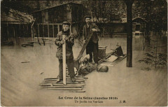 Carte postale ancienne La Crue de la Seine (Janvier 1910) - Un Jardin rue Van-Loo
                                                                     à Paris 16e
                                