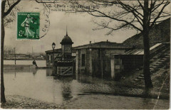 Carte postale ancienne Inondations 1910 - Porte de Billancourt (Boulevard Murat)
                                                                     à Paris 16e
                                