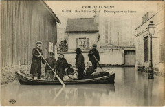 Carte postale ancienne Crue de la Seine - Rue Félicien David - Déménagement en bateau
                                                                     à Paris 16e
                                