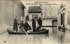 Carte postale ancienne Crue de la Seine - Rue Félicien David - Déménagement en bateau
                                                                     à Paris 16e
                                