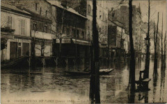 Carte postale ancienne Inondations de Paris (Janvier 1910) - Les Passerelles Rue Saint-Charles
                                                                     à Paris 15e
                                