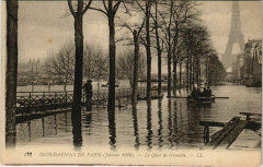 Carte postale ancienne Inondations de Paris (Janvier 1910) - Le Quai de Grenelle
                                                                     à Paris 15e
                                