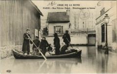 Carte postale ancienne Crue de la Seine - Rue Félicien David - Déménagement en bateau
                                                                     à Paris 16e
                                