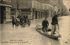 Paris 6e - Un fiacre dans une rue de Grenelle à Paris 6e