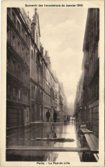 Carte postale ancienne Paris 7e - Souvenir des Inondations - La Rue de Lille 
                                                                     à Paris 7e
                                