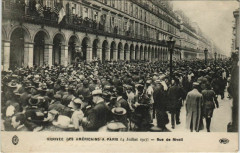 Paris 1e - Arrivée des Américans a Paris - Rue de Rivoli à Paris 1er