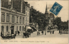 Carte postale ancienne Boulevard des Batignolles et l'Ecole Normale
                                                                     à Paris 8e
                                