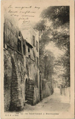 Carte postale ancienne La Rue Saint-Vincent à Montmartre
                                                                     à Paris 18e
                                