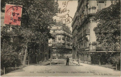 Paris - Rue de l'Université -
																					75000 Paris
																			