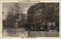 Carte postale ancienne Souvenir des Inondations de Janvier 1910 - Avenue Ledru-Rollin
                                                                     à Paris 12e
                                