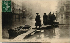 Carte postale ancienne Inondations de Paris (Janvier 1910) - Boulevard Diderot vers le Quai de la Rapée
                                                                     à Paris 12e
                                