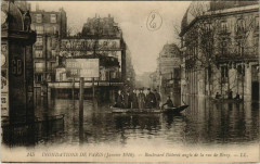 Carte postale ancienne Inondations de Paris (Janvier 1910) - Boulevard Diderot angle de la rue de Bercy
                                                                     à Paris 12e
                                