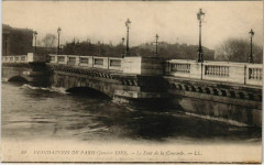 Carte postale ancienne Paris Inondations de Paris 1910 Pont de la Concorde
                                                                     à Paris 7e
                                