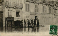 Carte postale ancienne Inondations de Paris (Janvier 1910) - Radeau Quai de Billy
                                                                     à Paris 16e
                                