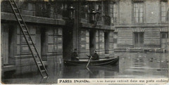 Paris - Une barque entrant dans une porte cochère  à Paris
