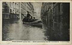 Paris 7e - Canot automobile, rue de l'Université  à Paris 7e