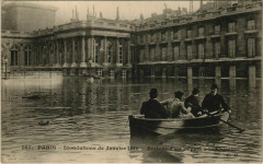 Paris 7e - Arrivée d'un Députés à la Chambre  à Paris 7e