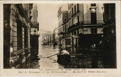 Paris 7e - Rue de Bourgogne et rue St-Dominique  à Paris 7e