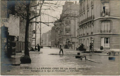 Paris 7e - Inondation de la Rue de l'Université  à Paris 7e