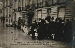 Paris 7e - Ravitaillement des habitants  à Paris 7e