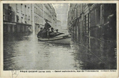 Paris 7e - Canot automobile, rue de l'Université  à Paris 7e