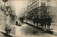 Paris 7e - Crue de la Seine - Rue Bellechasse  à Paris 7e