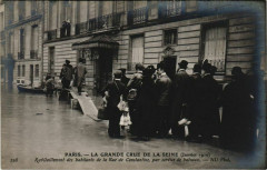Paris 7e - Ravitaillement des habitants de la Rue de...  à Paris 7e
