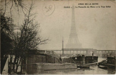 Paris 7e - La Passerelle du Métro et la Tour Eiffel  à Paris 7e