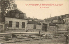 Carte postale ancienne Rue de Sèvres - Ancienne maison de campagne du Prince de Cellamare  Pension de l'abbé Rollin, puis couvent des soeurs de la Croix-Saint-André
                                                                     à Paris 7e
                                